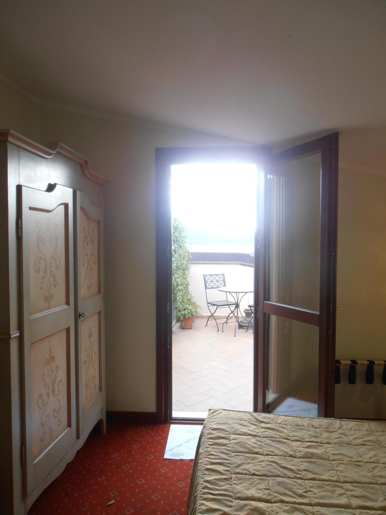 Hotel Garnì Bartabel Gargnano Zimmer foto