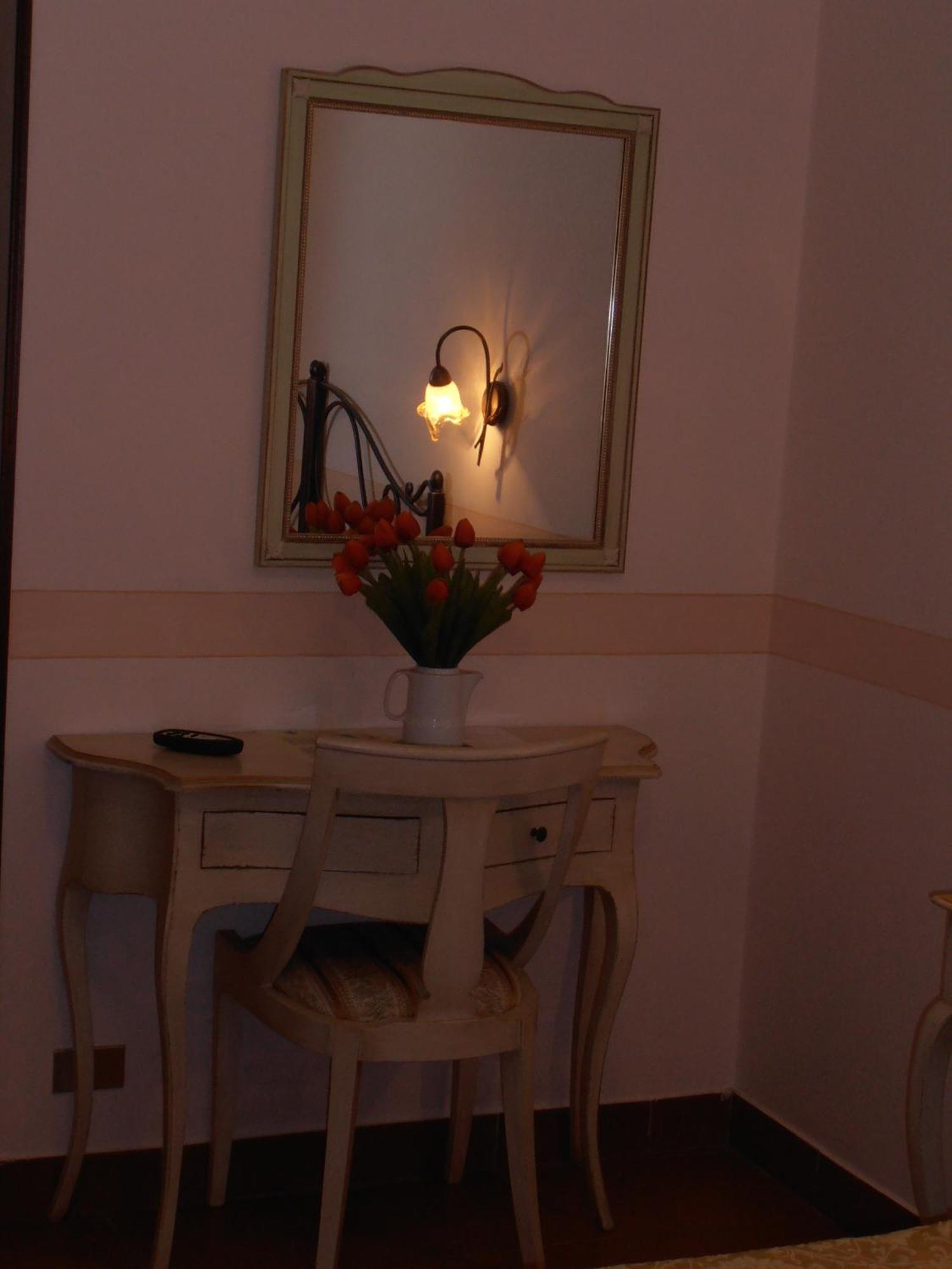 Hotel Garnì Bartabel Gargnano Zimmer foto